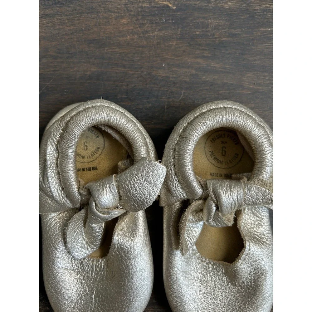 Freshly Picked Gold Moccasin Leather Infant Baby Girl Size 6 Shoes